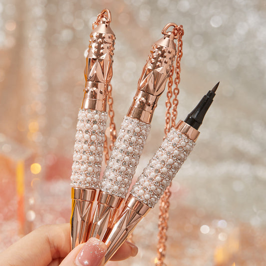 queen chain eyeliner